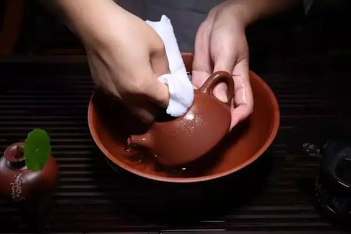 紫砂壺開壺過程可是去除土腥味
