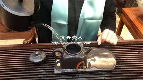 去除紫砂壺新壺土腥味的方法