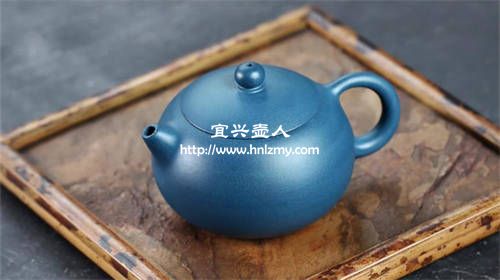 原礦泥料中沒(méi)有寶石藍(lán)的紫砂壺