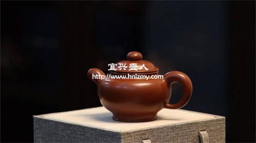 一把新制作的紫砂壺