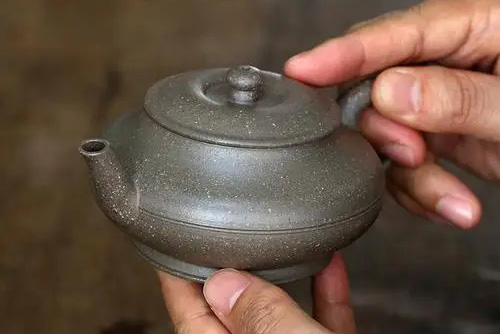 深色青灰泥紫砂壺用來(lái)喝什么茶好3