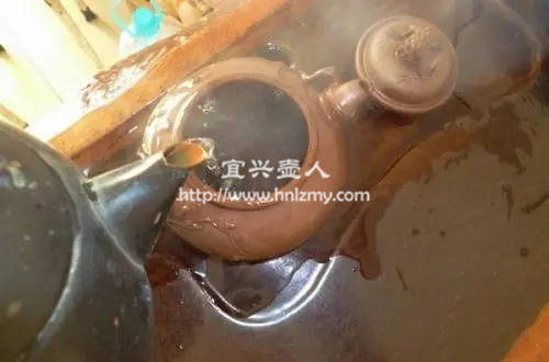 紫砂壺開壺用熱水燙一下就可以了
